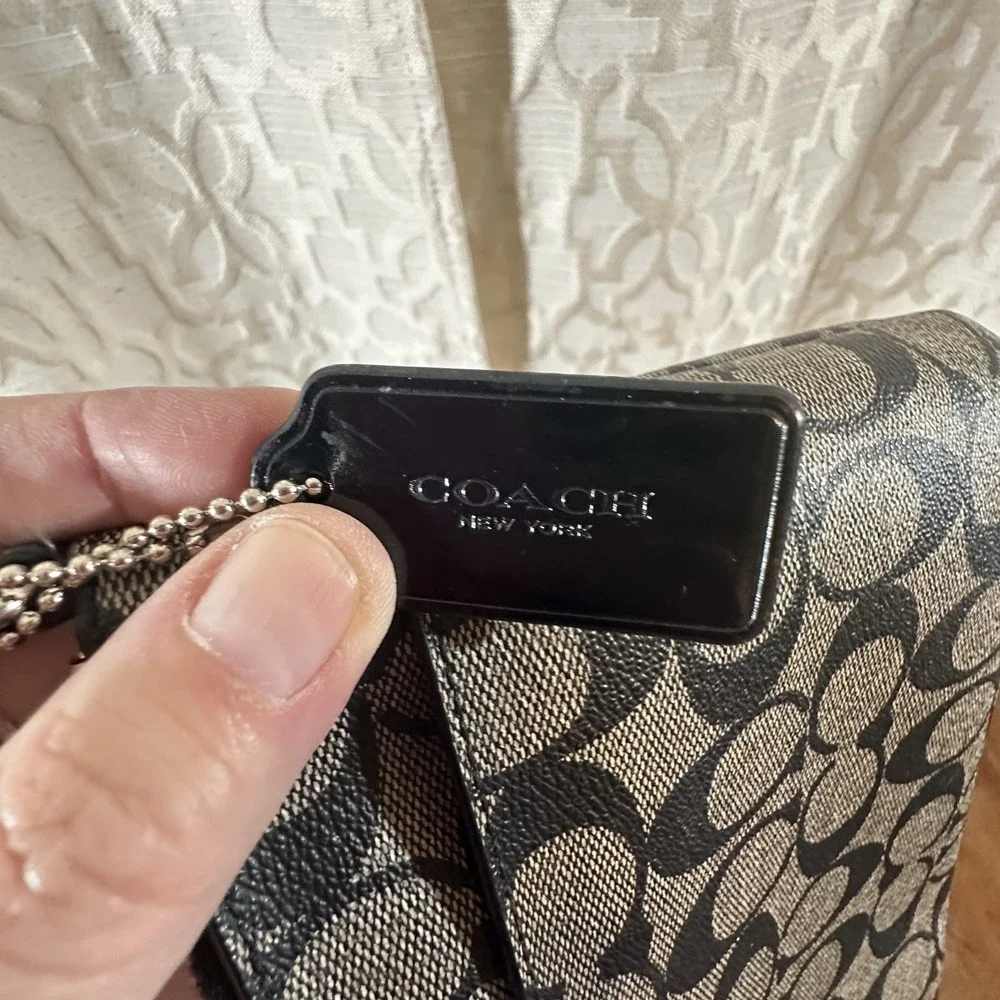 Coach Signature Logo Crossbody Black/Gray Silver Hardware Zip Top Lined F52175